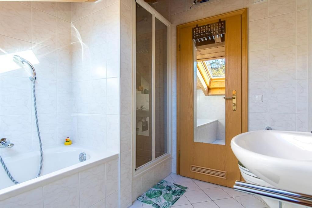 Luxury Living Near Weissensee +Balcony +Netflix ฟุสเซ่น ภายนอก รูปภาพ
