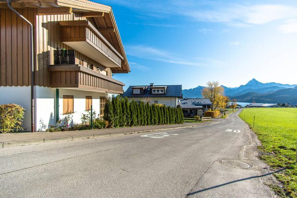 Luxury Living Near Weissensee +Balcony +Netflix ฟุสเซ่น ภายนอก รูปภาพ